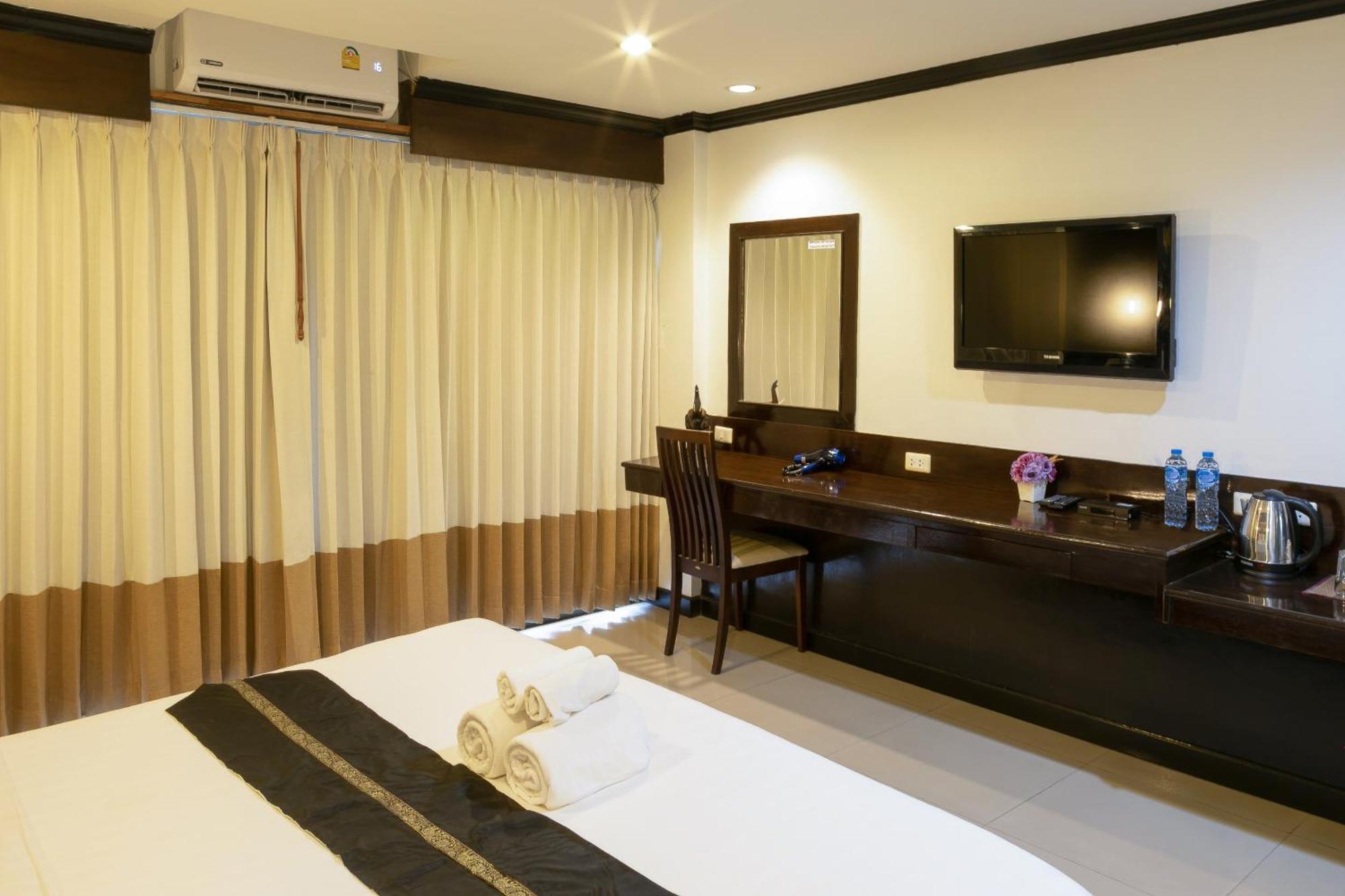 Best Venue Hotel Patong Exterior foto