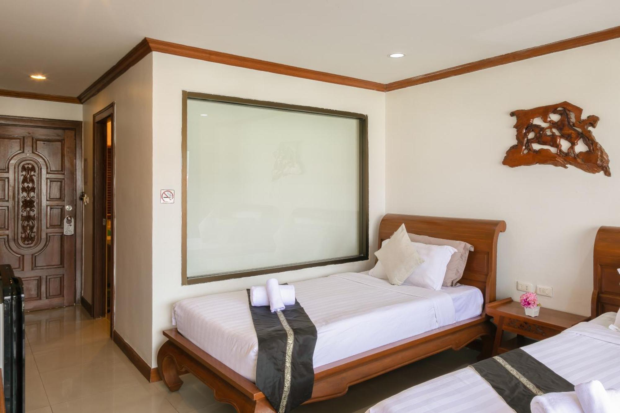 Best Venue Hotel Patong Exterior foto