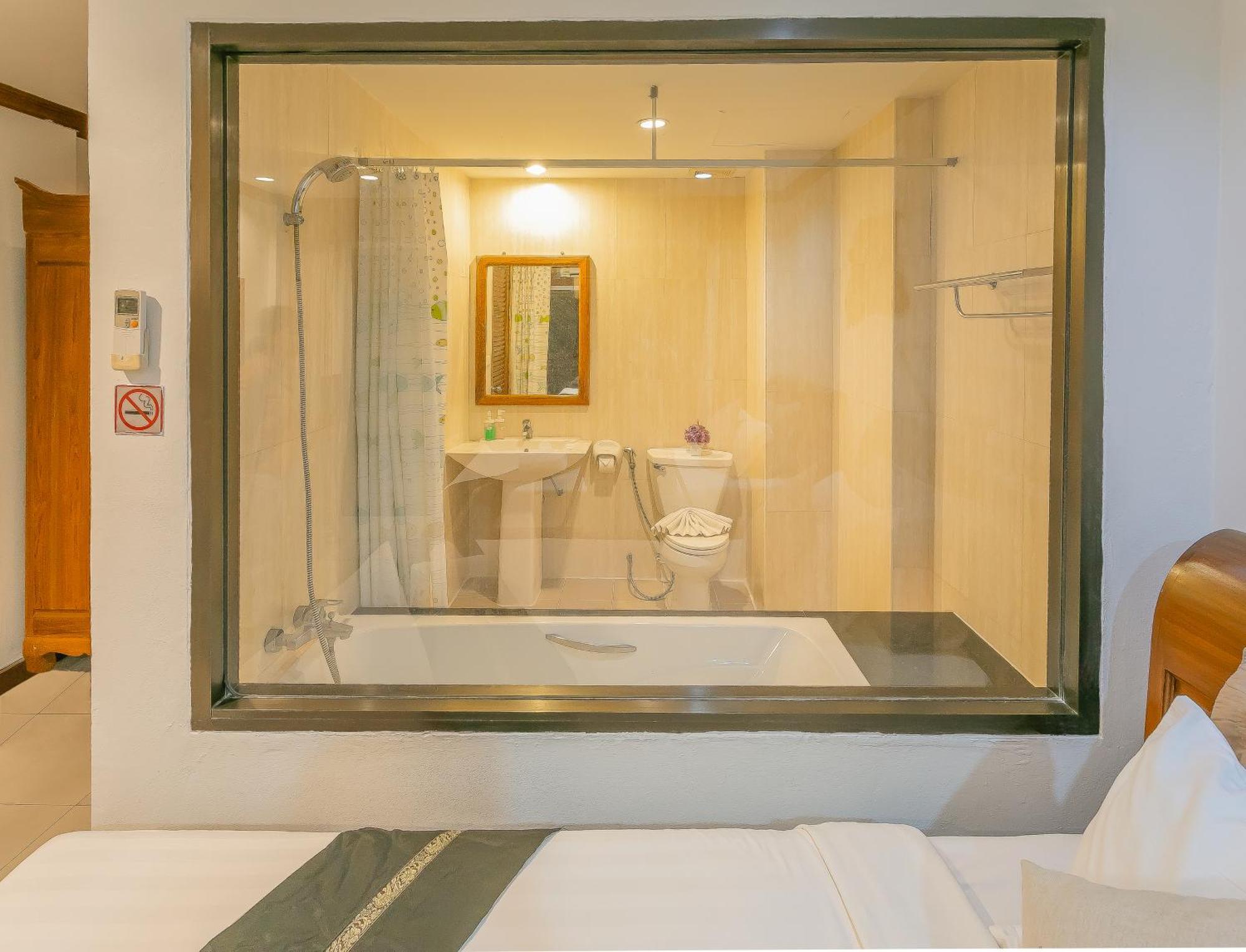 Best Venue Hotel Patong Exterior foto