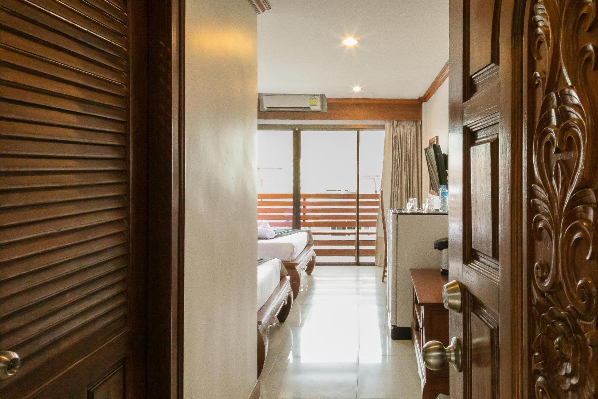 Best Venue Hotel Patong Exterior foto